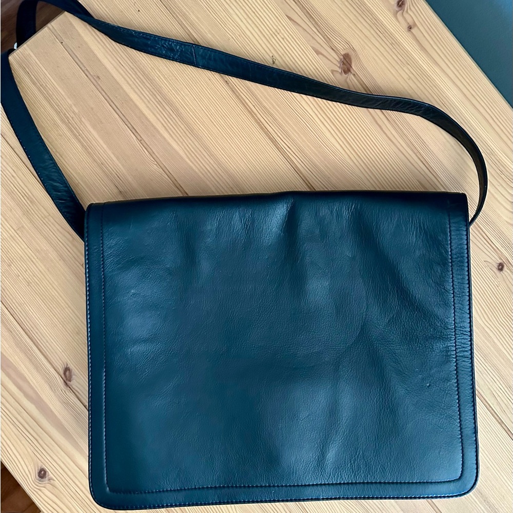 Wilsons Leather Black Leather Messenger Bag